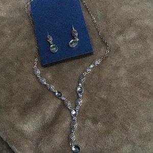 Avon silver tone necklace & earring set